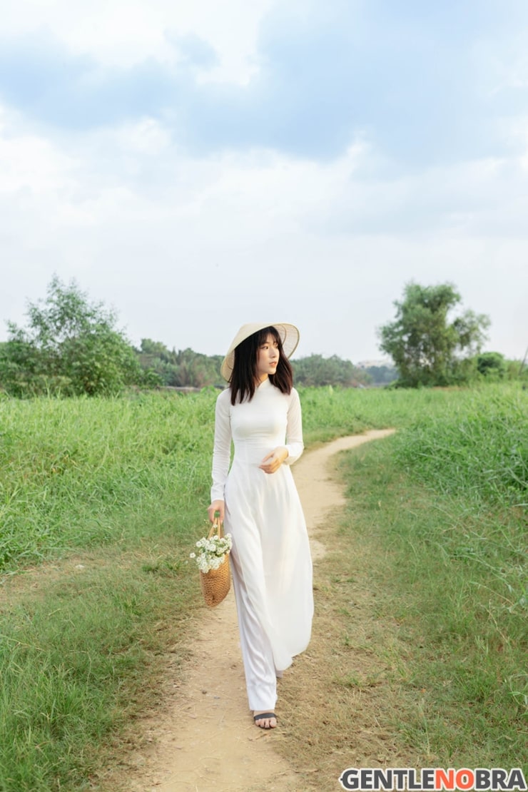 Bộ ảnh nữ sinh mặc áo dài trắng